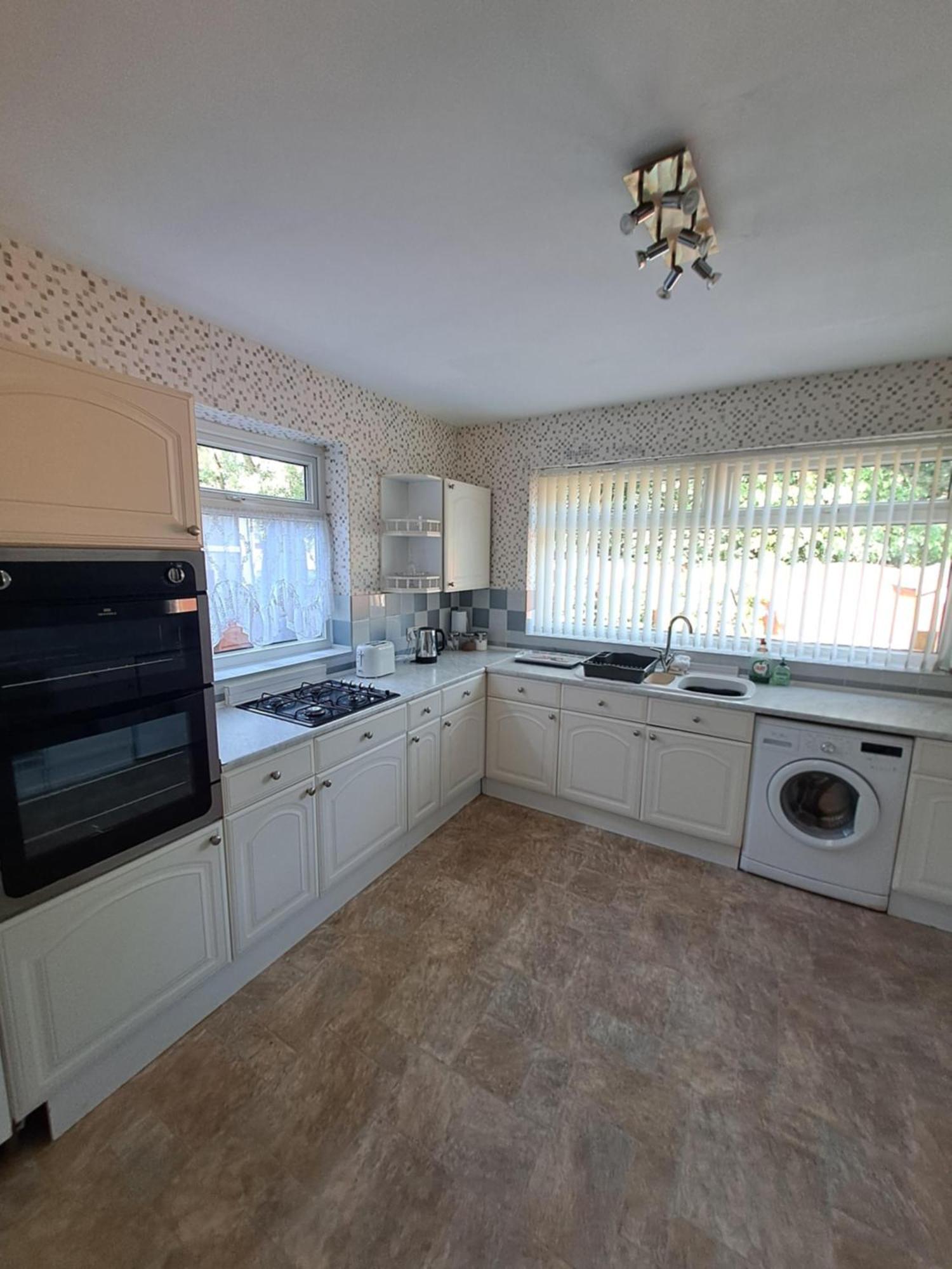 Dalton House - Three Bedroom Property Stretford Free Parking Near The Trafford Centre Манчестер Екстер'єр фото